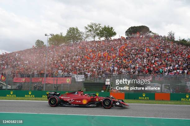 April 2022, Italy, Imola: Motorsport, Formula 1 World Championship, Grand Prix of Emilia-Romagna, sprint race. Lewis Hamilton from Great Britain of...