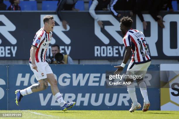Jizz Hornkamp of Willem II, Leeroy Owusu or Willem II celebrate the 1-0 during the Dutch Eredivisie match between Willem II and Vitesse at the Koning...
