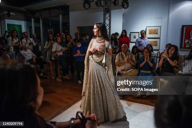 Fusion Ramp Walk Payal Malhotra Photos and Premium High Res Pictures - Getty Images