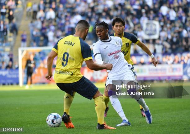 Anderlecht's Christian Kouame and Union's Deniz Undav fight for the ball during a soccer match between Royale Union Saint-Gilloise and RSC...