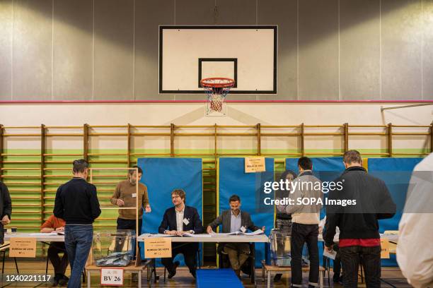 Voters are seen preparing to cast their votes. In ChÃ¢telet, Paris, hundreds of young students and anti-fascist groups gathered to demonstrate...