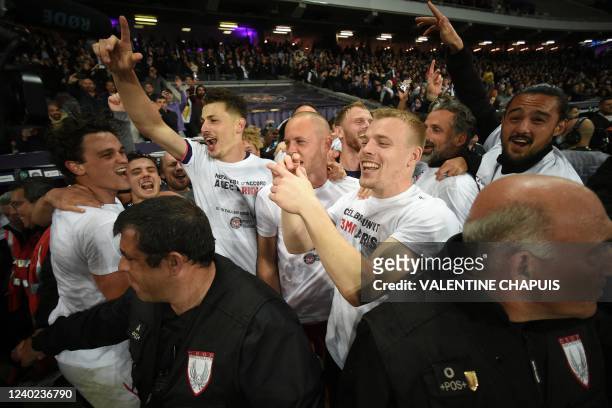 Toulouse's player celebrates their victory and promotion back to Ligue 1 after the French L2 football match between Toulouse and Chamois Niortais FC...