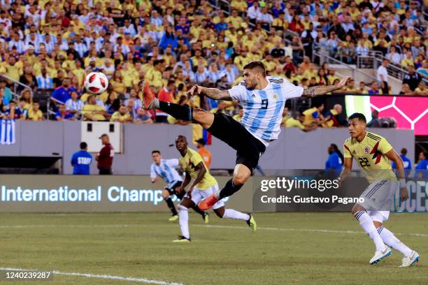 Mauro Icardi kicks the ball during international friendly match between Argentina and Colombia at Met Life Stadium on September 01, 2018 in Los...