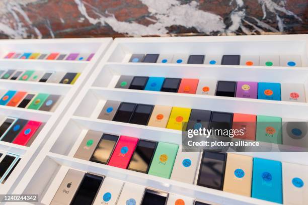 April 2022, North Rhine-Westphalia, Cologne: Various Apple iPods - each with a different style of music - are on display at the press preview ahead...