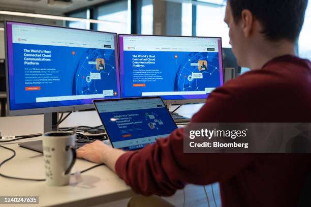 Employe With Computer 66,188 Male Employee On Computer Stock Photos, High-Res Pictures, and ...
