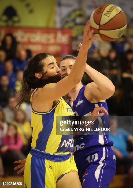 Castors' Aislinn Konig and Mechelen's Laure Resimont fight for the ball during the basketball match between Castors Braine and Kangoeroes Mechelen,...