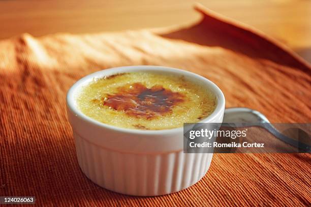 creme brulee - creme brulee stock pictures, royalty-free photos & images