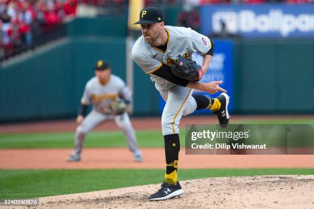 Heath Hembree of the Pittsburgh Pirates delivers a pitch against the St. Louis Cardinals during the game between the Pittsburgh Pirates and the St....