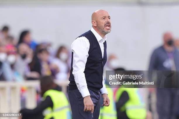 Vincenzo Italiano manager of ACF Fiorentina reacts during the Serie A match between ACF Fiorentina and Udinese Calcio at Stadio Artemio Franchi on...