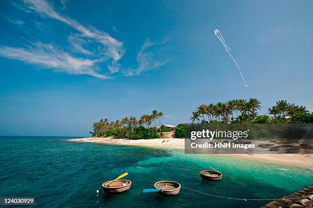 lyson island - vietnam strand stock pictures, royalty-free photos & images