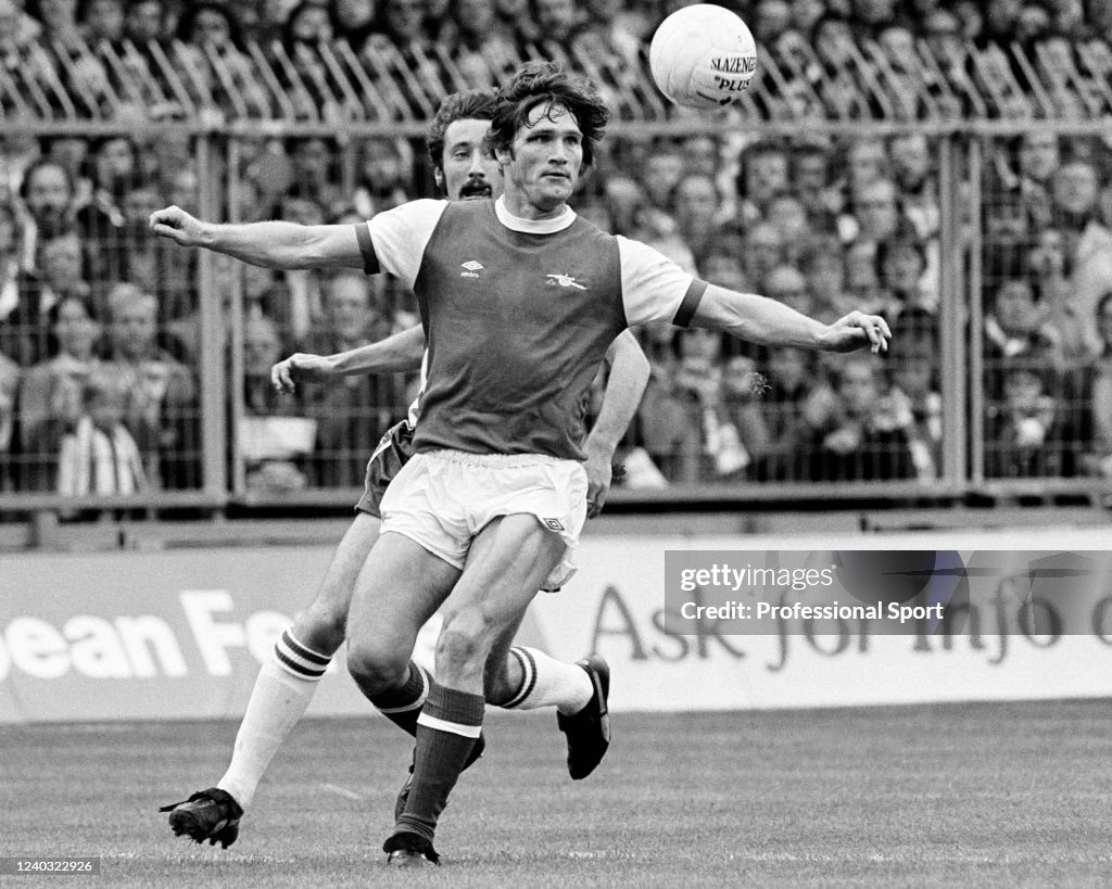 Pat Rice Ireland Pat Rice of Arsenal in action during the Football League Division One ...