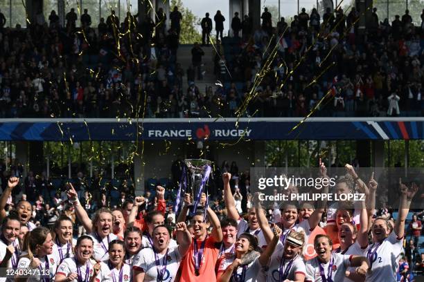 English players celebrate their Grand Slam victory after winning the Six Nations international women's rugby union match between France and England...