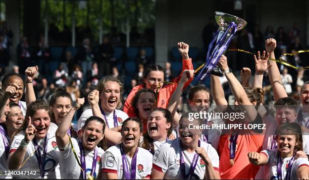 English players celebrate their Grand Slam victory after winning the Six Nations international women's rugby union match between France and England...