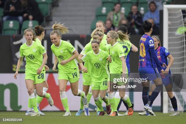 Tabea Wassmuth of VFL Wolfsburg celebrates 1-0 with her teammates during the Women's Champions League semifinal match between VFL Wolfsburg and FC...