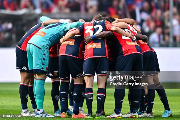 Players of Genoa gather together prior to kick-off in the Serie A match between UC Sampdoria and Genoa CFC at Stadio Luigi Ferraris on April 30, 2022...