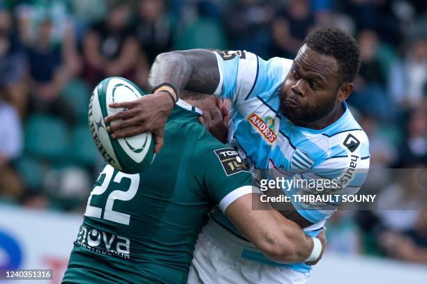 Racing92's Fijian centre Virimi Vakatawa attempts an off-load pass during the French Top 14 rugby union match between Pau and Racing 92 at The Hameau...