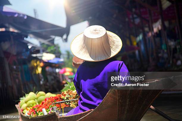 thailand, bangkok, vendor paddling boat in float - floating market stockfoto's en -beelden