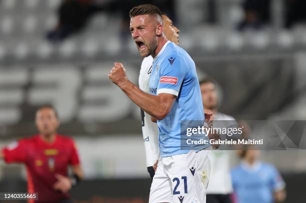 Sergej Milinkovic Savic of SS Lazio celebrates after scoring a goal during the Serie A match between Spezia Calcio and SS Lazio at Stadio Alberto...