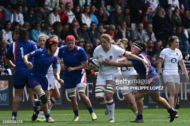 England's number-8 Poppy Cleall runs with the ball during the Six Nations international women's rugby union match between France and England at Jean...