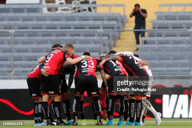 Players of Atlas huddle prior the 17th round match between Atlas and Tigres UANL as part of the Torneo Grita Mexico C22 Liga MX at Jalisco Stadium on...