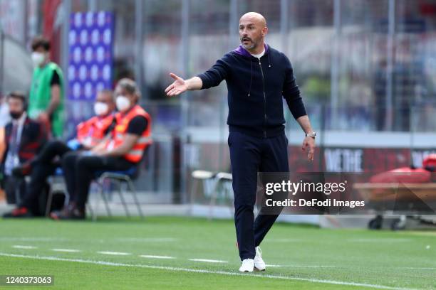 Vincenzo Italiano, head coach of ACF Fiorentina gestures during the Serie A match between AC Milan and ACF Fiorentina at Stadio Giuseppe Meazza on...