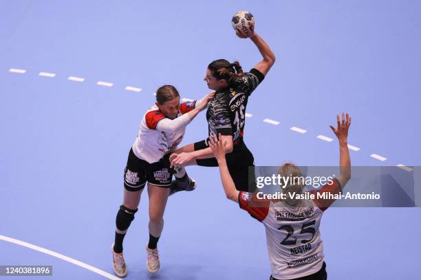 Eduarda Idalina of CSM Bucuresti in action during the EHF Women´s Champions League Quarter Final First Leg match between CSM Bucuresti and Team...