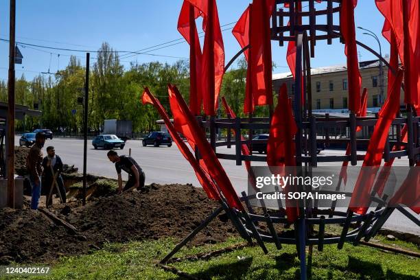 Workers from Central Asia work on the street on the International day of solidarity with workers in Voronezh. On one of the main Soviet holidays -...