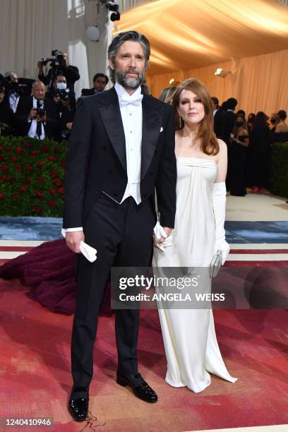British actress Julianne Moore and husband director Bart Freundlich arrive for the 2022 Met Gala at the Metropolitan Museum of Art on May 2 in New...