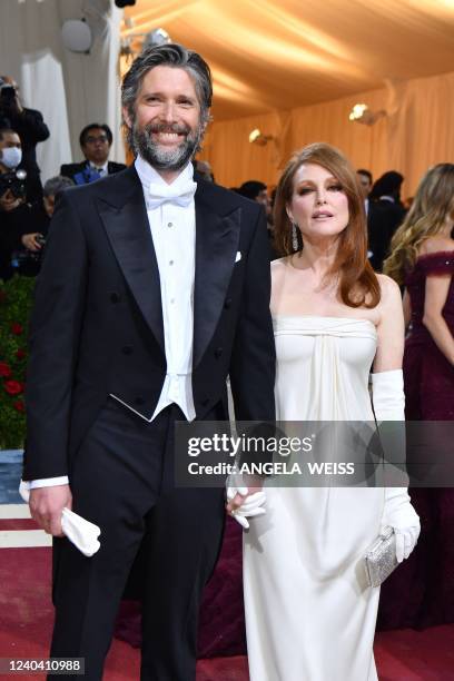 British actress Julianne Moore and husband director Bart Freundlich arrive for the 2022 Met Gala at the Metropolitan Museum of Art on May 2 in New...