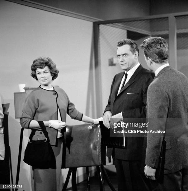 The CBS television network series "Perry Mason" stars Barbara Hale as Della Street, Raymond Burr as Perry Mason and Karl Held as David Gideon in 'The...