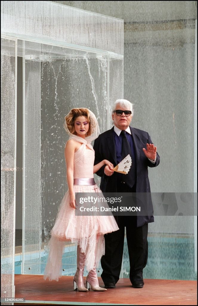 Fall Winter 2000 2001 Haute Couture Fashion Show : Chanel In Paris, France On July 11, 2000.
