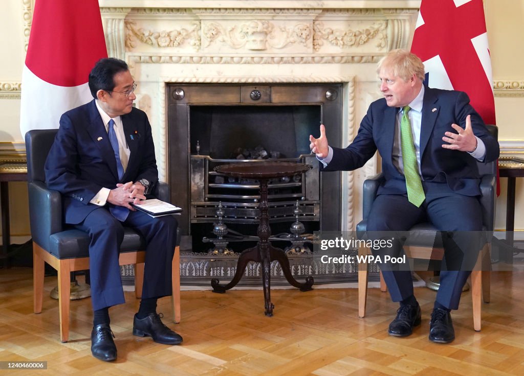 Boris Johnson Welcomes Japanese PM To Downing Street With Guard of Honour