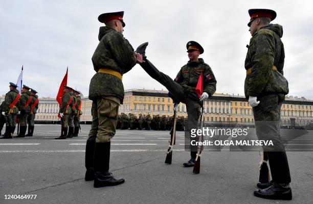 Russian honour guards take part in a rehearsal for the Victory Day military parade on Dvortsovaya Square in Saint Petersburg on May 2022. - Russia...