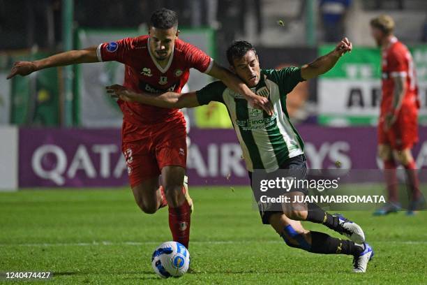 Chile's Union La Calera Brazilian Pedro Henrique Alves and Argentina's Banfield Dario Cvitanich vie for the ball during their Copa Sudamericana group...