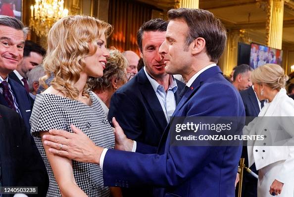 Quand Brigitte Macron traite de "con" son Président de mari.