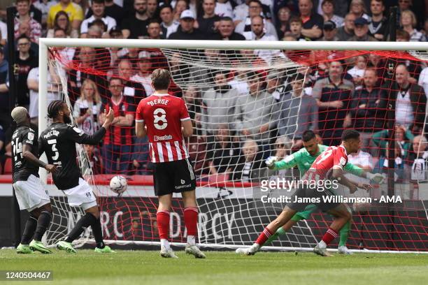 Iliman Ndiaye of Sheffield United scores a goal to make it 2-0 during the Sky Bet Championship match between Sheffield United and Fulham at Bramall...