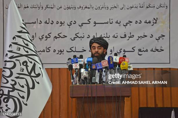 Taliban spokesman Zabihullah Mujahid speaks during a ceremony to announce the decree for Afghan women's dress code in Kabul on May 7, 2022. - The...