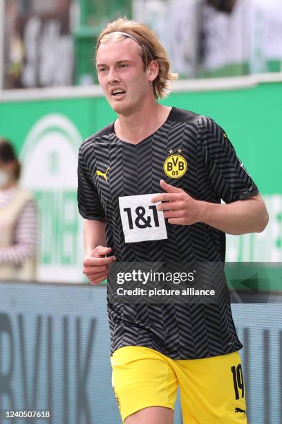 May 2022, Bavaria, Fürth: Soccer: Bundesliga, SpVgg Greuther Fürth - Borussia Dortmund, 33rd matchday, at Sportpark Ronhof Thomas Sommer. Dortmund's...