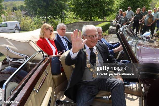 May 2022, Saxony-Anhalt, Ballenstedt: Eduard Prince von Anhalt drives up in a vehicle. He celebrates his 80th birthday in Ballenstedt. At the same...