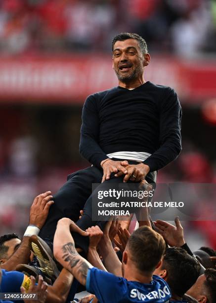 Porto's Portuguese coach Sergio Conceicao celebrates with his players after Porto won the Portuguese League football between SL Benfica and FC Porto...