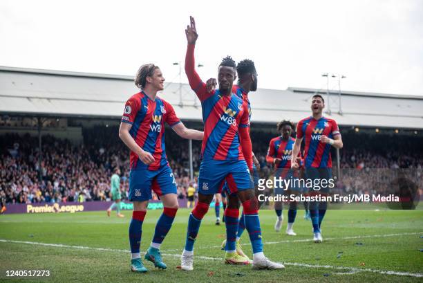 Wilfried Zaha of Crystal Palace celebrates with Conor Gallagher and Odsonne Édouard after scoring goal during the Premier League match between...