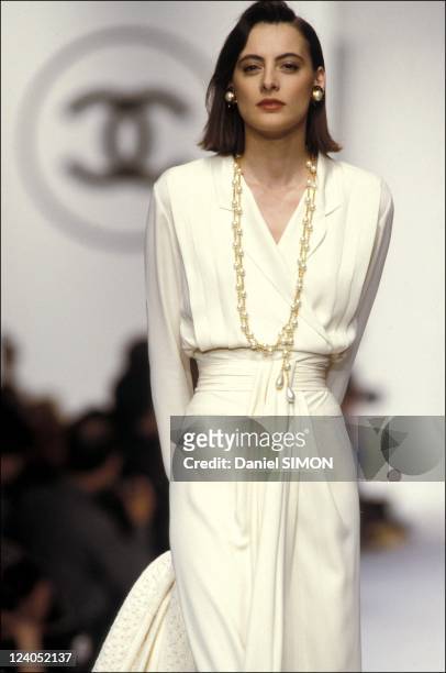 Ready -to -wear Fall -Winter Fashion show 88 -89 in Paris, France in March, 1988 - Model Ines de La Fressange.