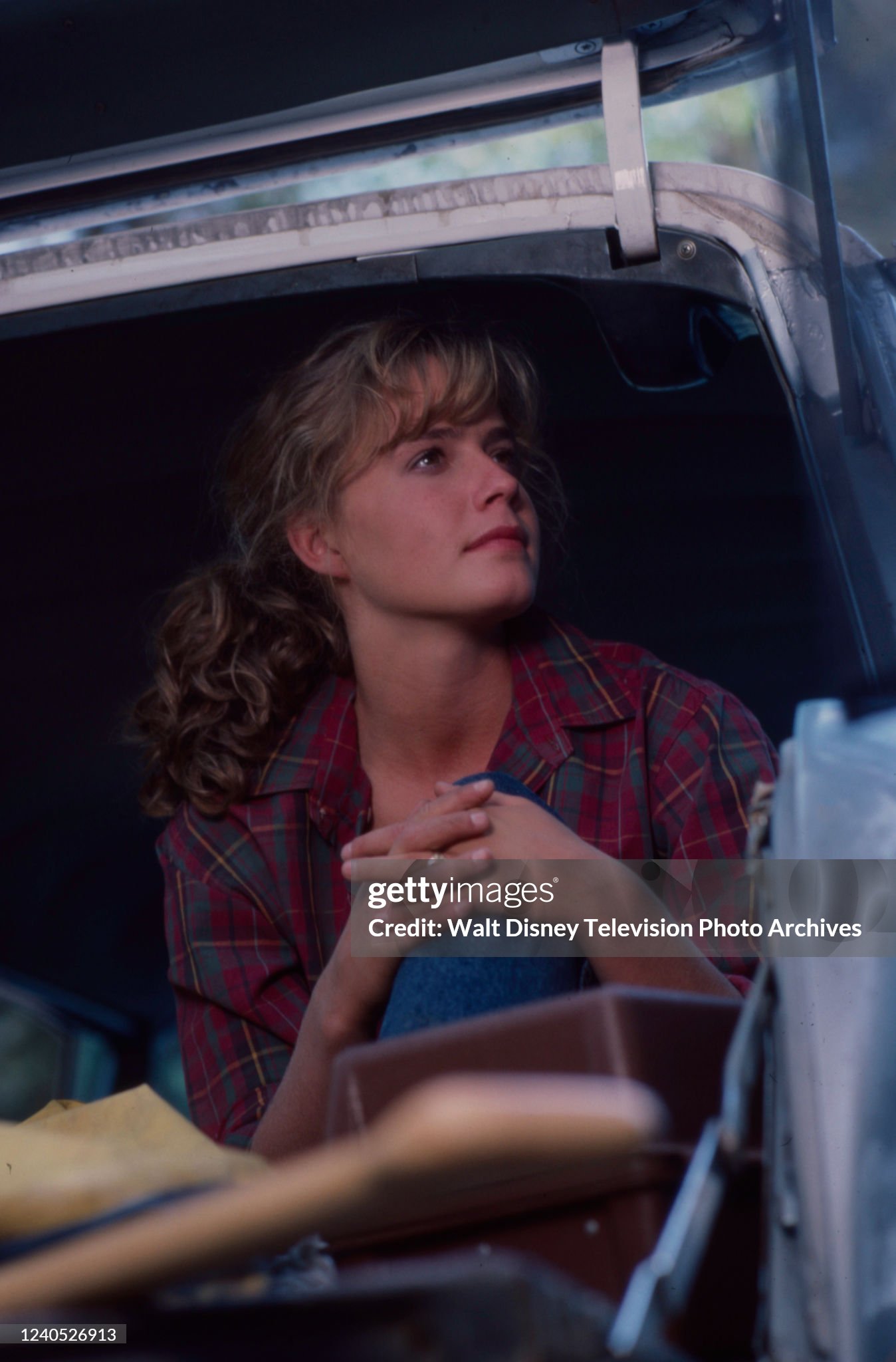 elisabeth-shue-appearing-in-call-to-glory.jpg
