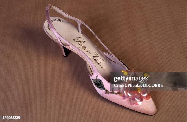 Roger Vivier, the Stars Shoemaker In Toulouse, France On October 11, 1995 - Sandale .