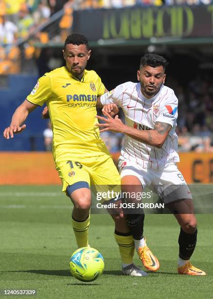 Villarreal's French midfielder Francis Coquelin vies with Sevilla's Mexican forward Jesus Manuel Corona aka Tecatito during the Spanish League...