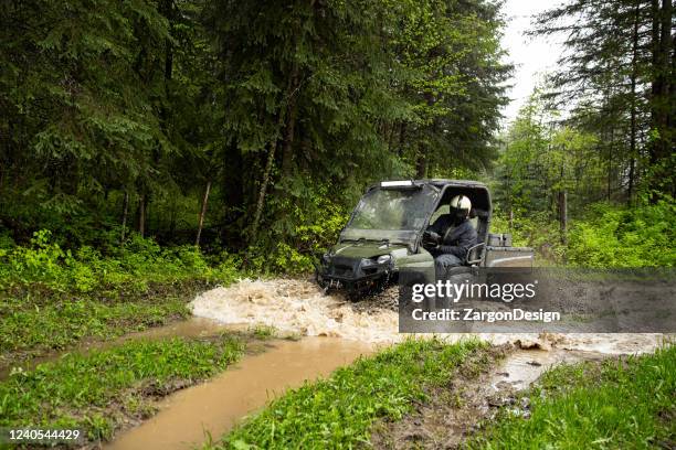 off roading utv in wet environment. - car splashing water on people stock pictures, royalty-free photos & images