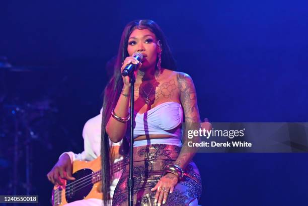 Summer Walker performs onstage during the Strength Of A Woman Festival & Summit State Farm Arena Concert at State Farm Arena on May 07, 2022 in...