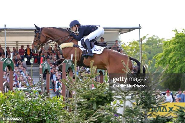 Laura Collett Photos and Premium High Res Pictures - Getty Images