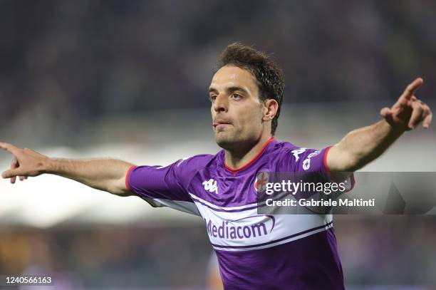 Giacomo Bonaventura of ACF Fiorentina celebrates after scoring a goal during the Serie A match between ACF Fiorentina and AS Roma at Stadio Artemio...