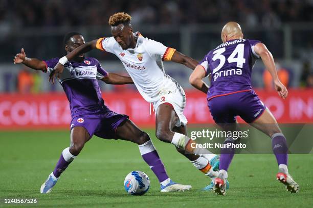 Tammy Abraham of AS Roma is challenged by Jonathan Ikone' of ACF Fiorentina and Sofyan Amrabat of ACF Fiorentina during the Serie A match between ACF...